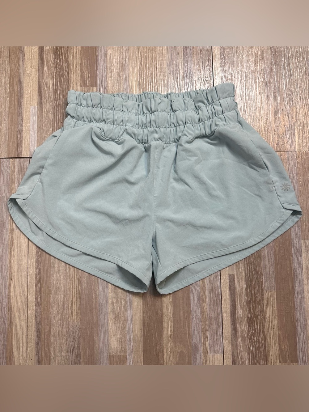 Athleta Light Sage High-Ruched Waist Athletic Shorts Youth Size Medium (8)